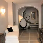 Bed & Breakfast Du Square, Luxury 4*
