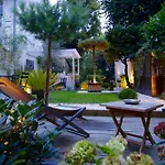 Du Square, Luxury Bed & Breakfast 4*